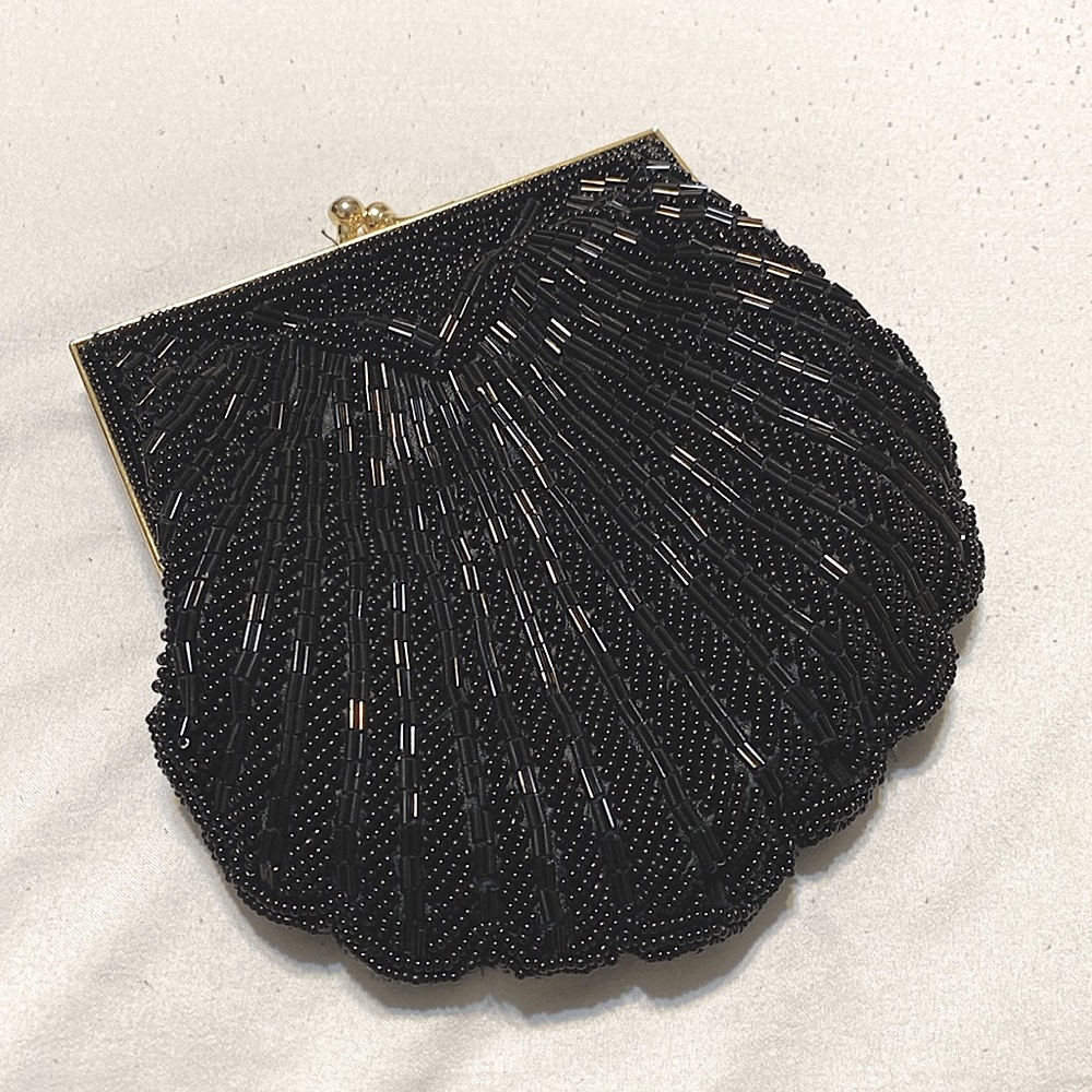 SOLD :: Vintage Lord & Taylor Beaded Clam Clutch - Picture 2 of 6